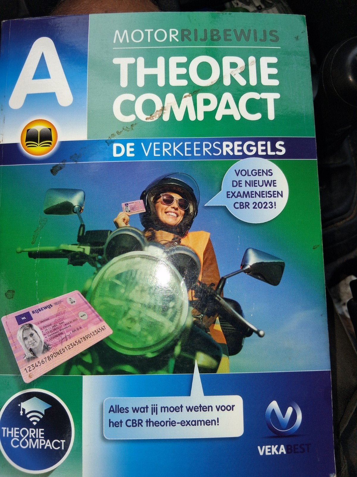 motortheorieboek, Ophalen of Verzenden, Gelezen