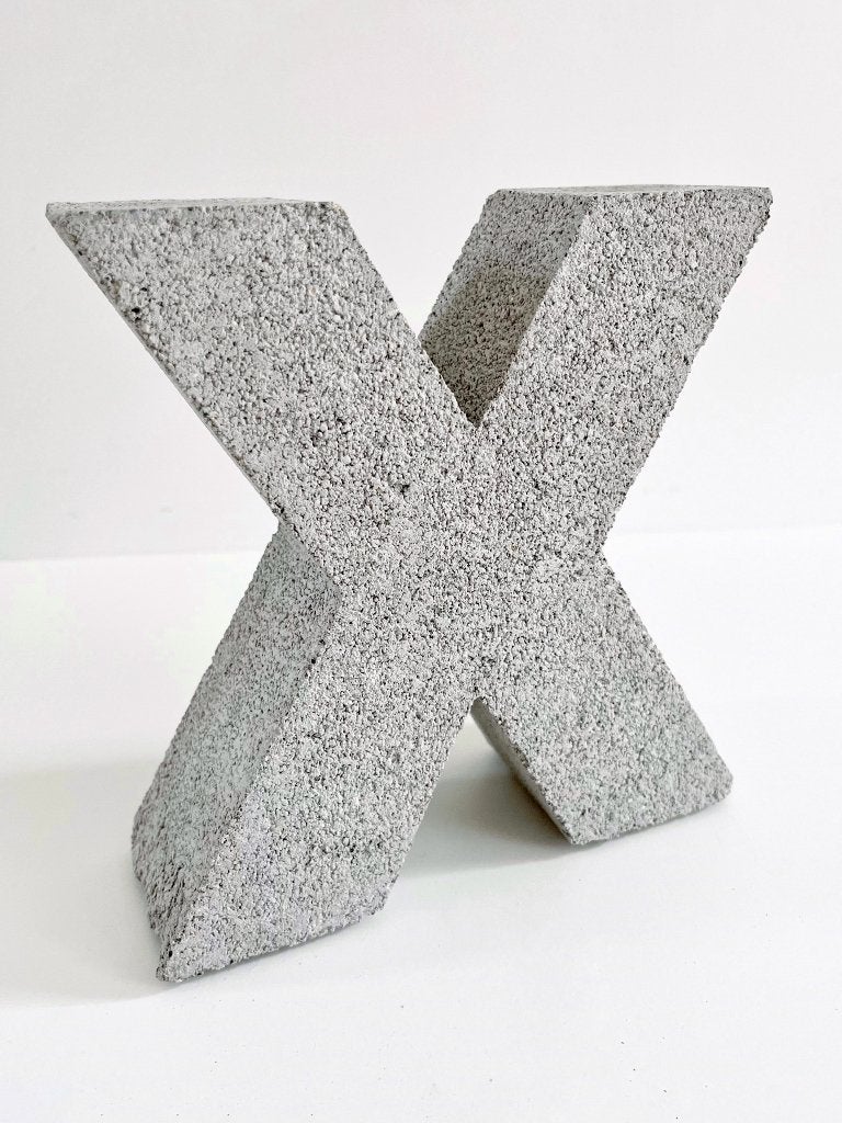 Betonnen design decoratie letter X / kandelaar / boekensteun, Ophalen of Verzenden, Zo goed als nieuw, Grijs, Industrieel
