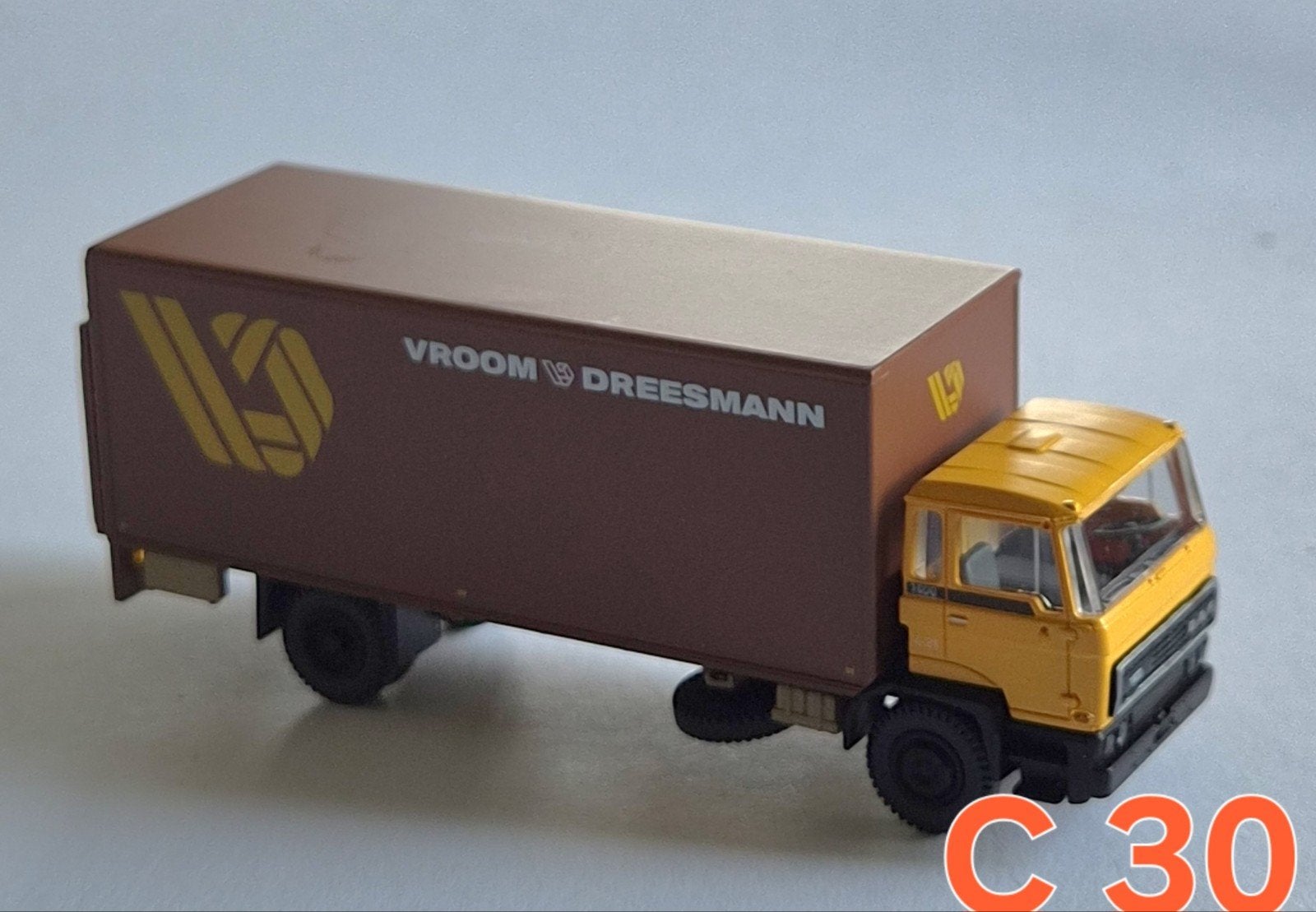 Artitec DAF kantelcabine B Vroom & Dreesmann bruin, Ophalen of Verzenden, Zo goed als nieuw, Bruin