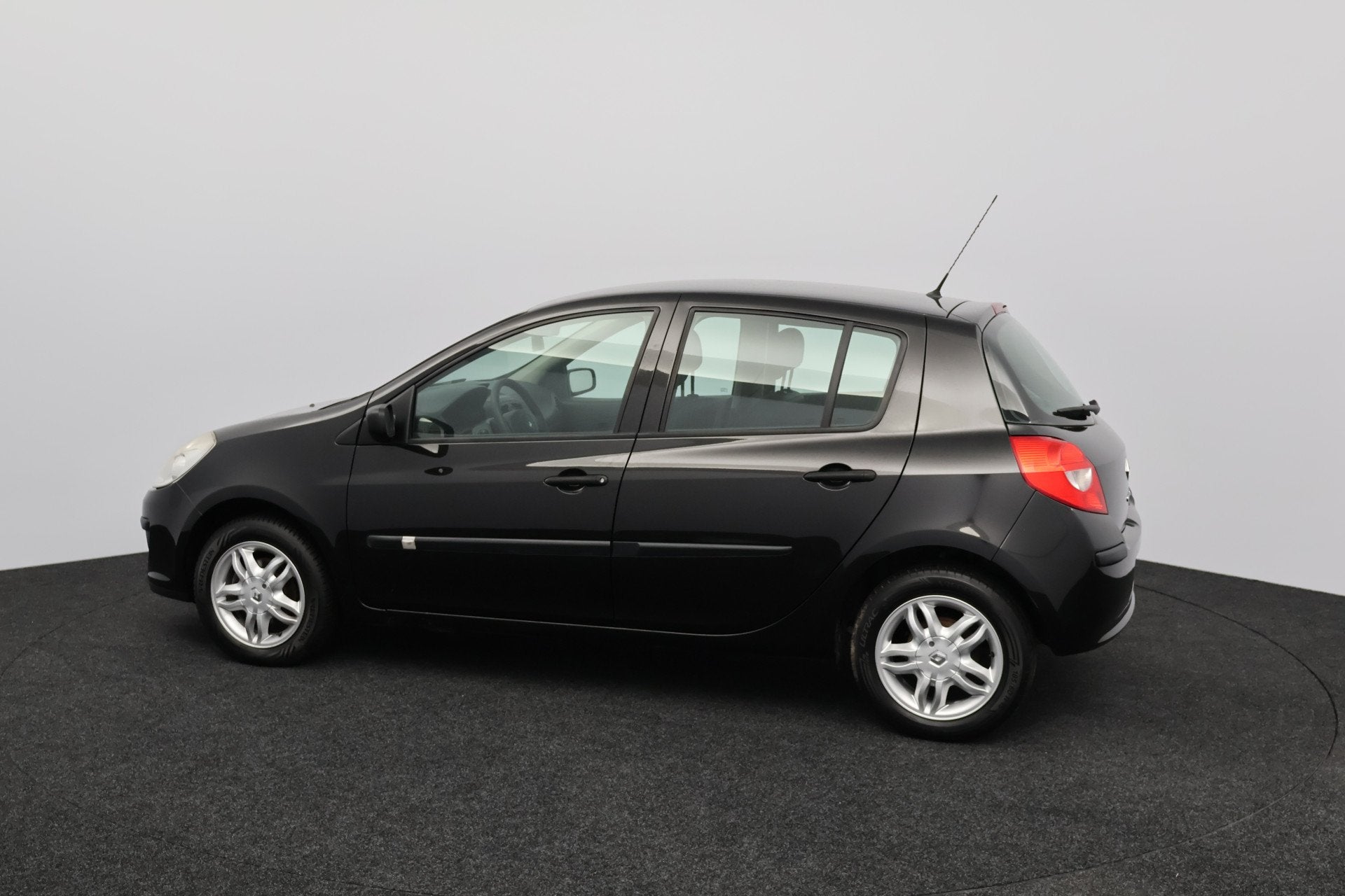 Renault Clio 1.2 TCE Business Line/ Dealer Onderhouden!/ 15', Auto's, Voorwielaandrijving, Dealer onderhouden, Gebruikt, Zwart