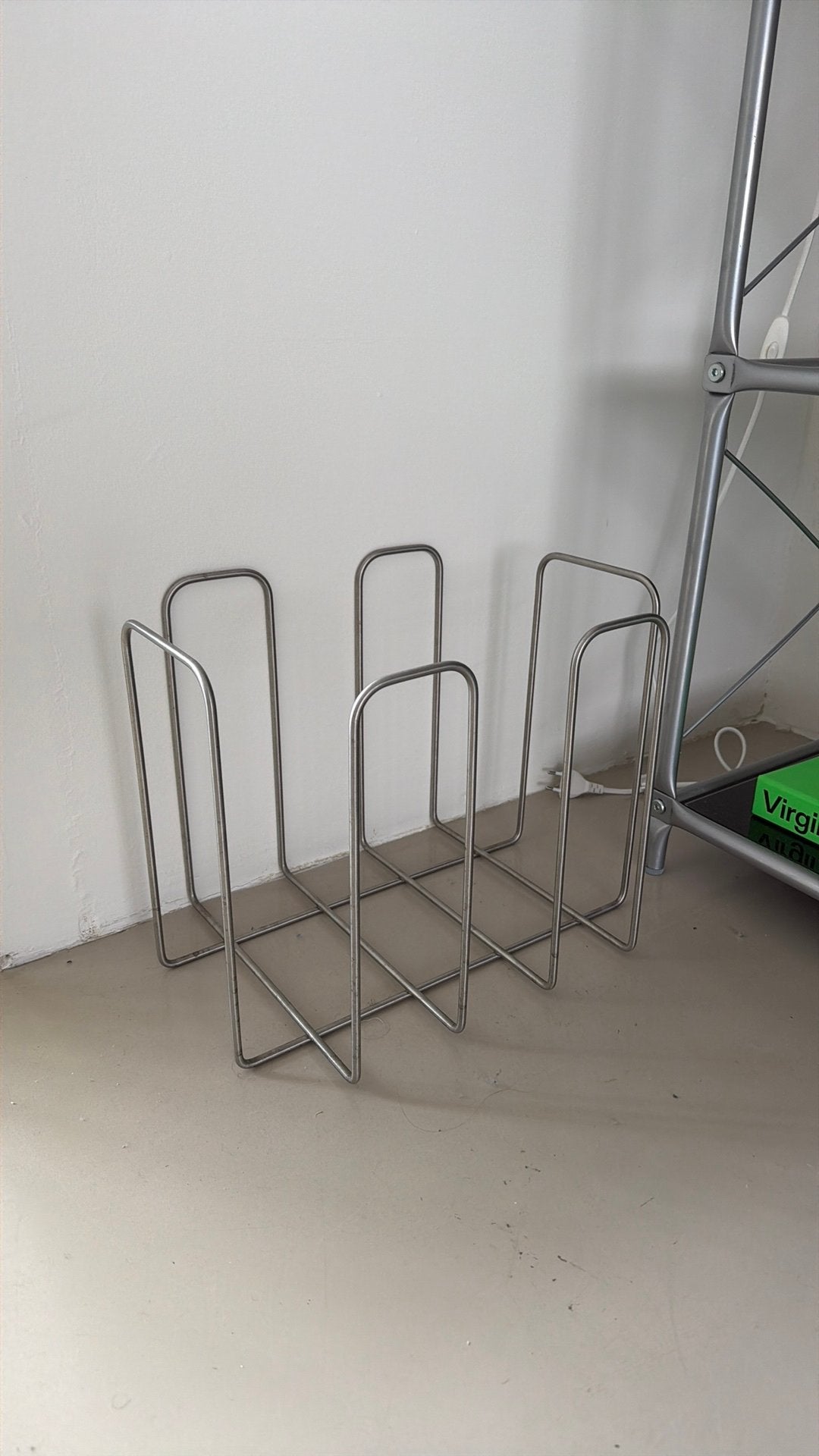 Vintage design magazine rack lectuurbak chrome retro zilver, Huis en Inrichting, Ophalen of Verzenden, Zo goed als nieuw