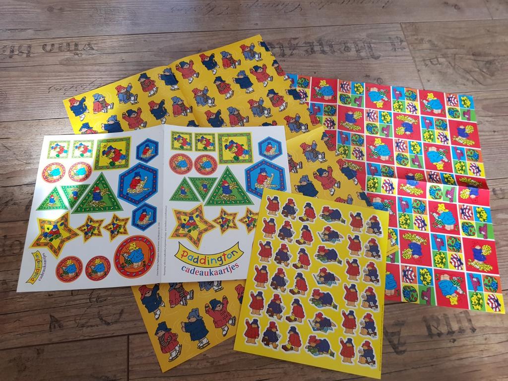 Beertje paddington stickers inpakpapier kado kaartjes enz, Hobby en Vrije tijd, Fantasie, Nieuw, Ophalen of Verzenden, Papier of Karton