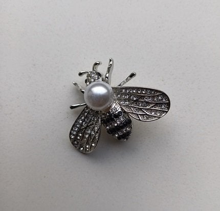 Broche vlieg met grote parel, Verzenden, Nieuw, Zilver, Overige materialen