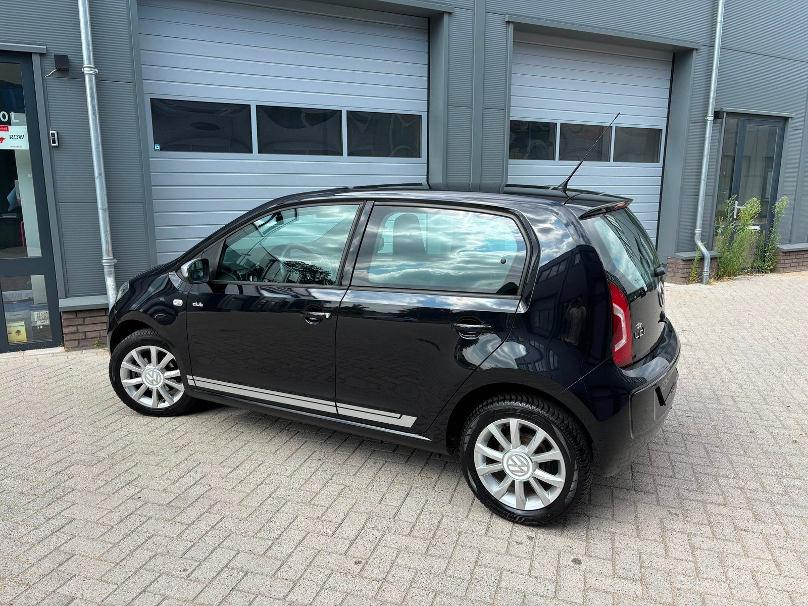 Foto 5 van Volkswagen Up! Club Up! Zwart5D