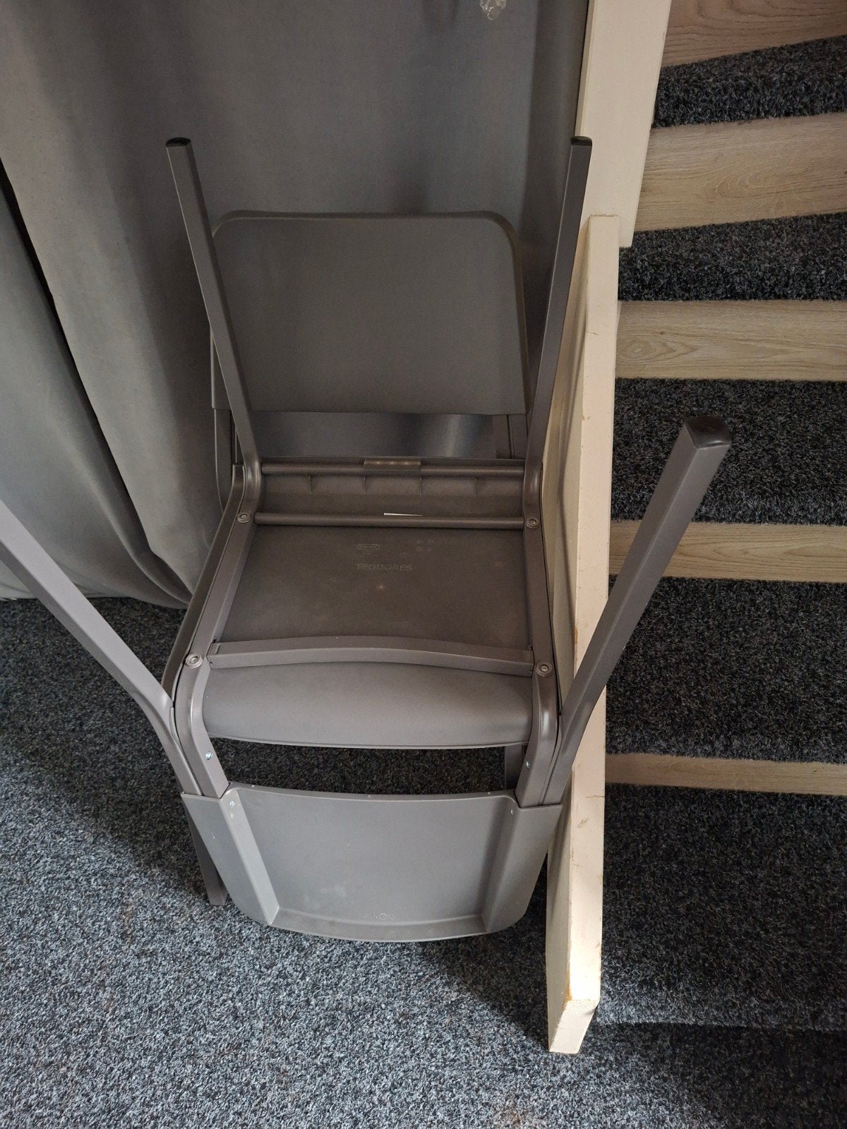 2 grijze IKEA stoelen - Gebruikt, Ophalen, Twee, Grijs, Kunststof