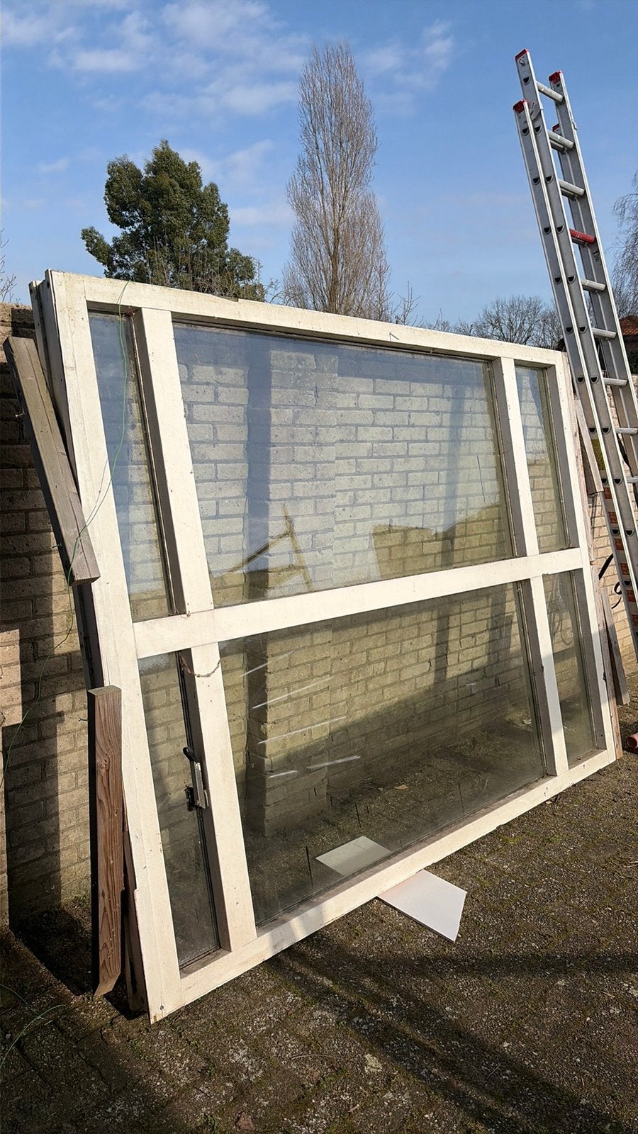 Gratis af te halen: groot hardhouten kozijn met dubbel glas, Ophalen, Gebruikt, Raamkozijn, 150 tot 225 cm