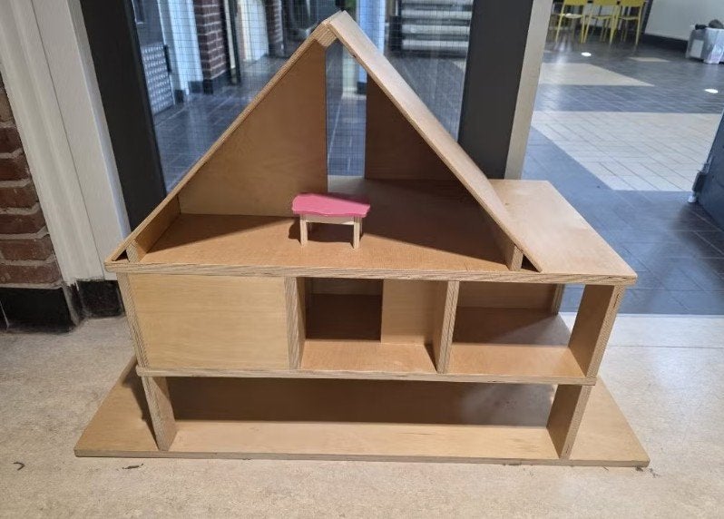 Groot Houten poppenhuis (72x104x42), Ophalen, Zo goed als nieuw, Poppenhuis