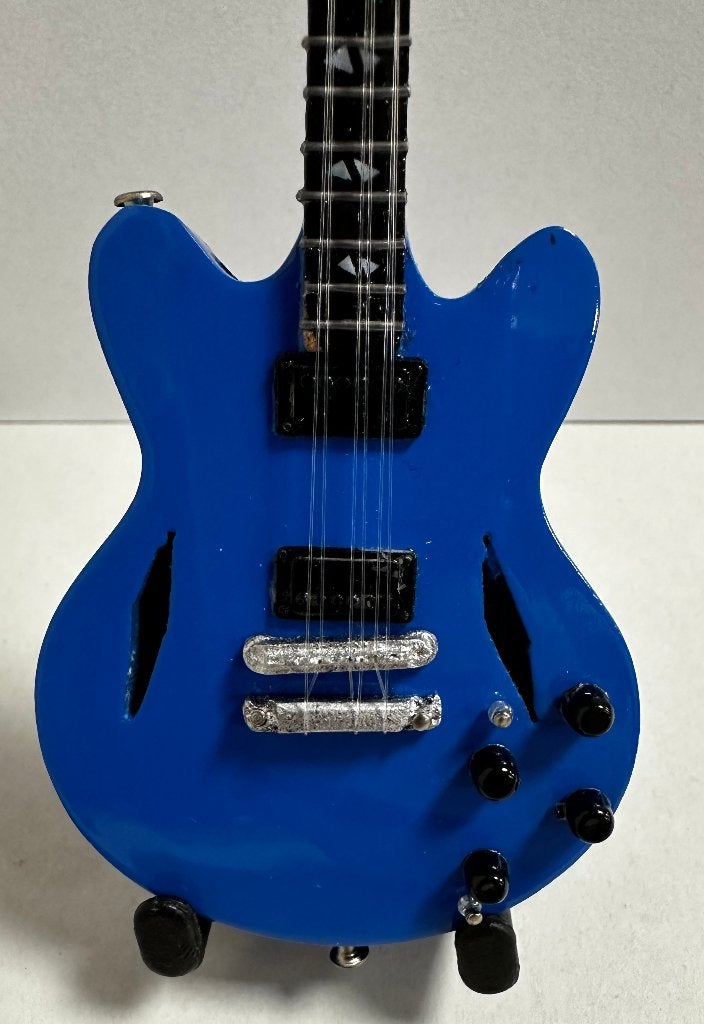 Dave Grohl Nirvana miniatuur gitaar 15cm mini guitar deco, Info@deconoord.nl, Nieuw, Ophalen of Verzenden, Foto of Kaart