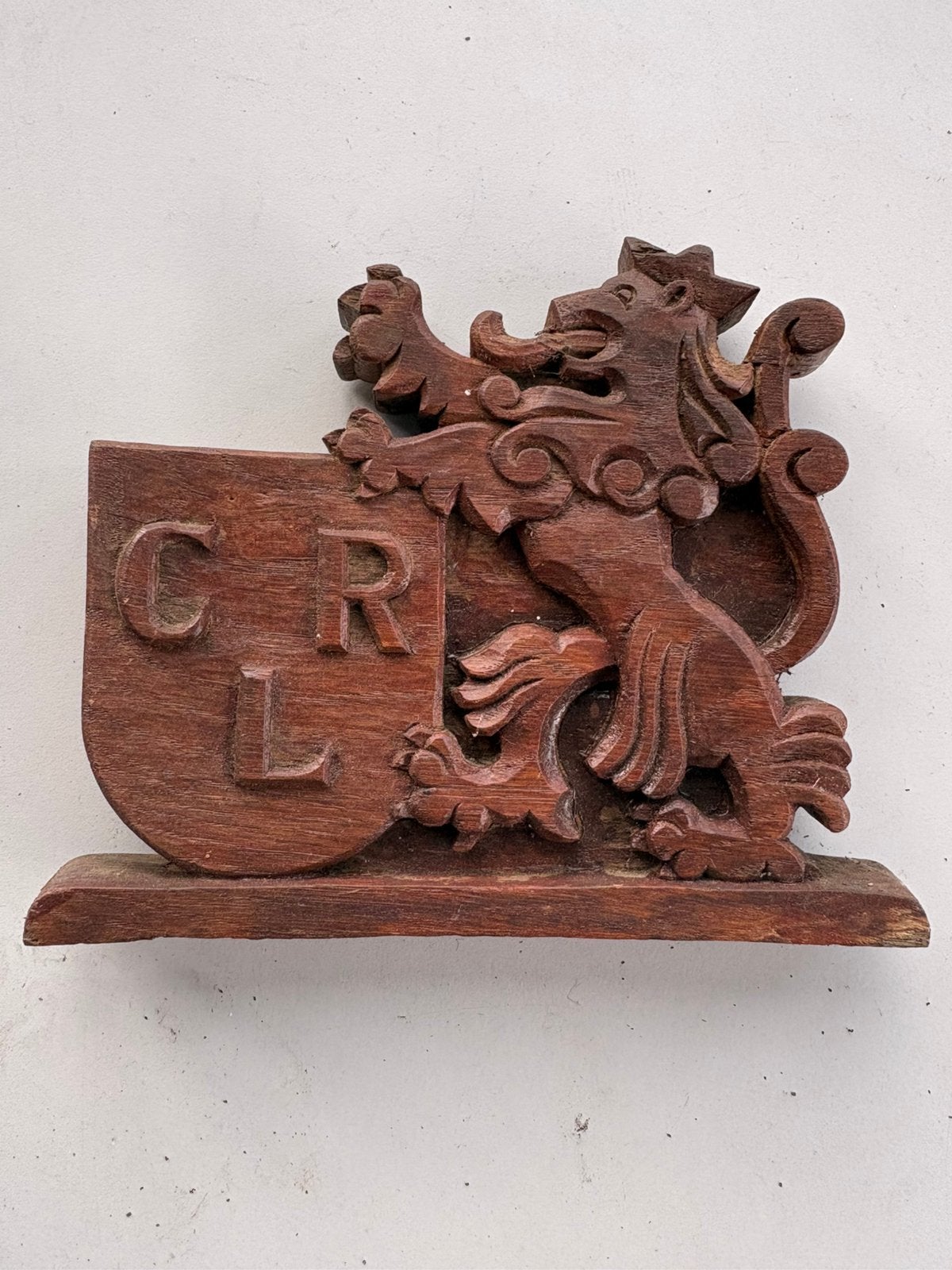 (L.2.2.A) Oud gesneden houten heraldisch ornament leeuw CRL, Verzenden