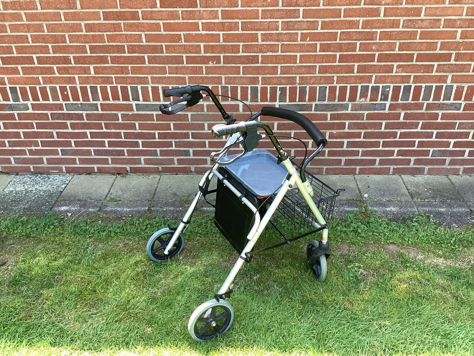 Rollator met mandje en dienblad, Diversen, Rollators, Ophalen, Gebruikt