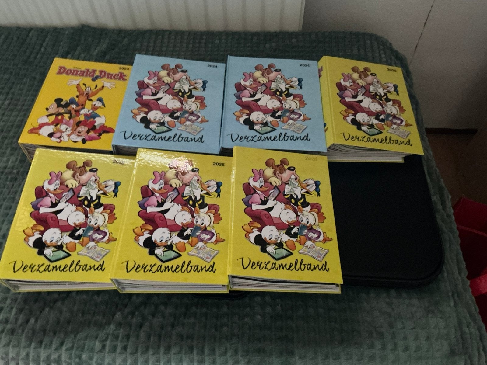 Aangeboden verzamel banden met Donald duck, Ophalen, Zo goed als nieuw