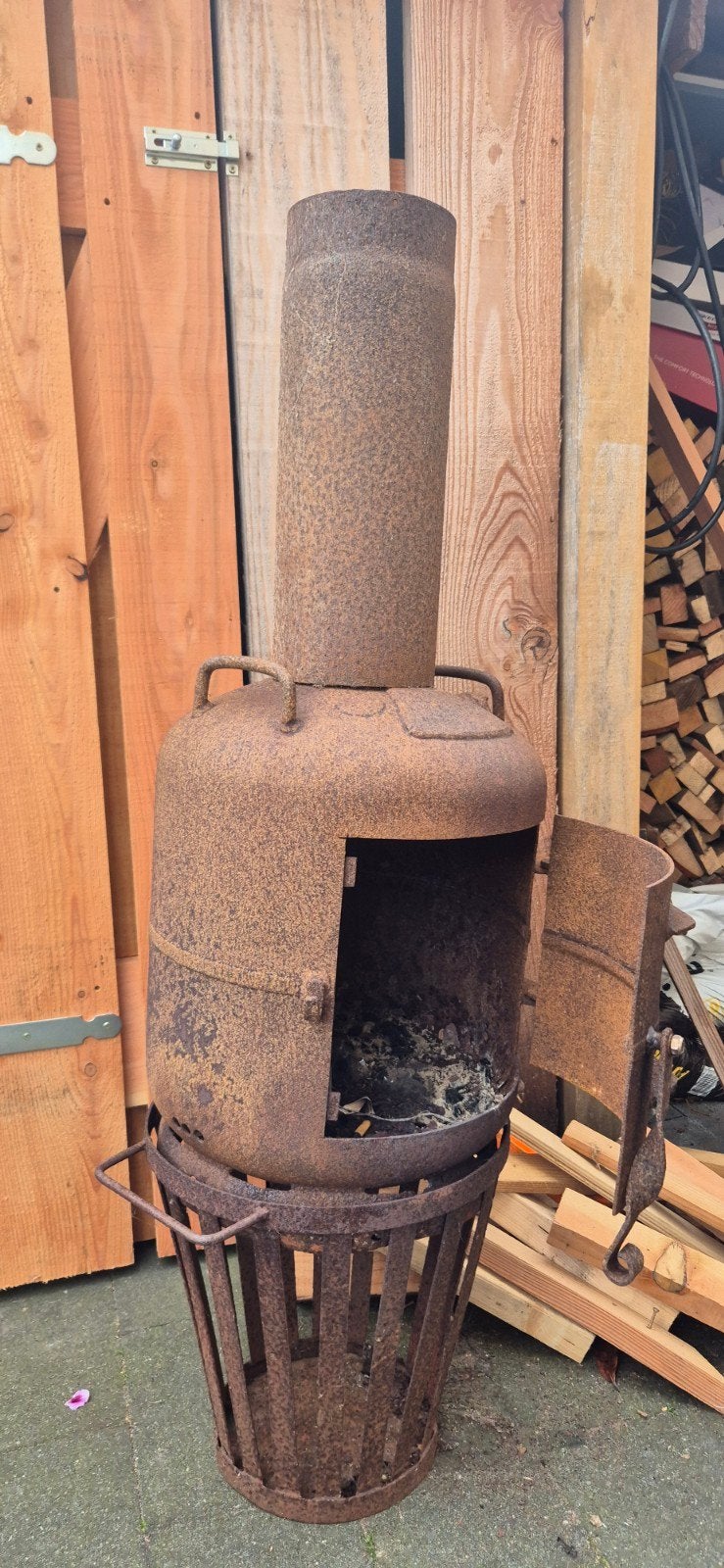Robuuste Tuinkachel - Gezellige Warmte voor Buiten, Ophalen, Gebruikt