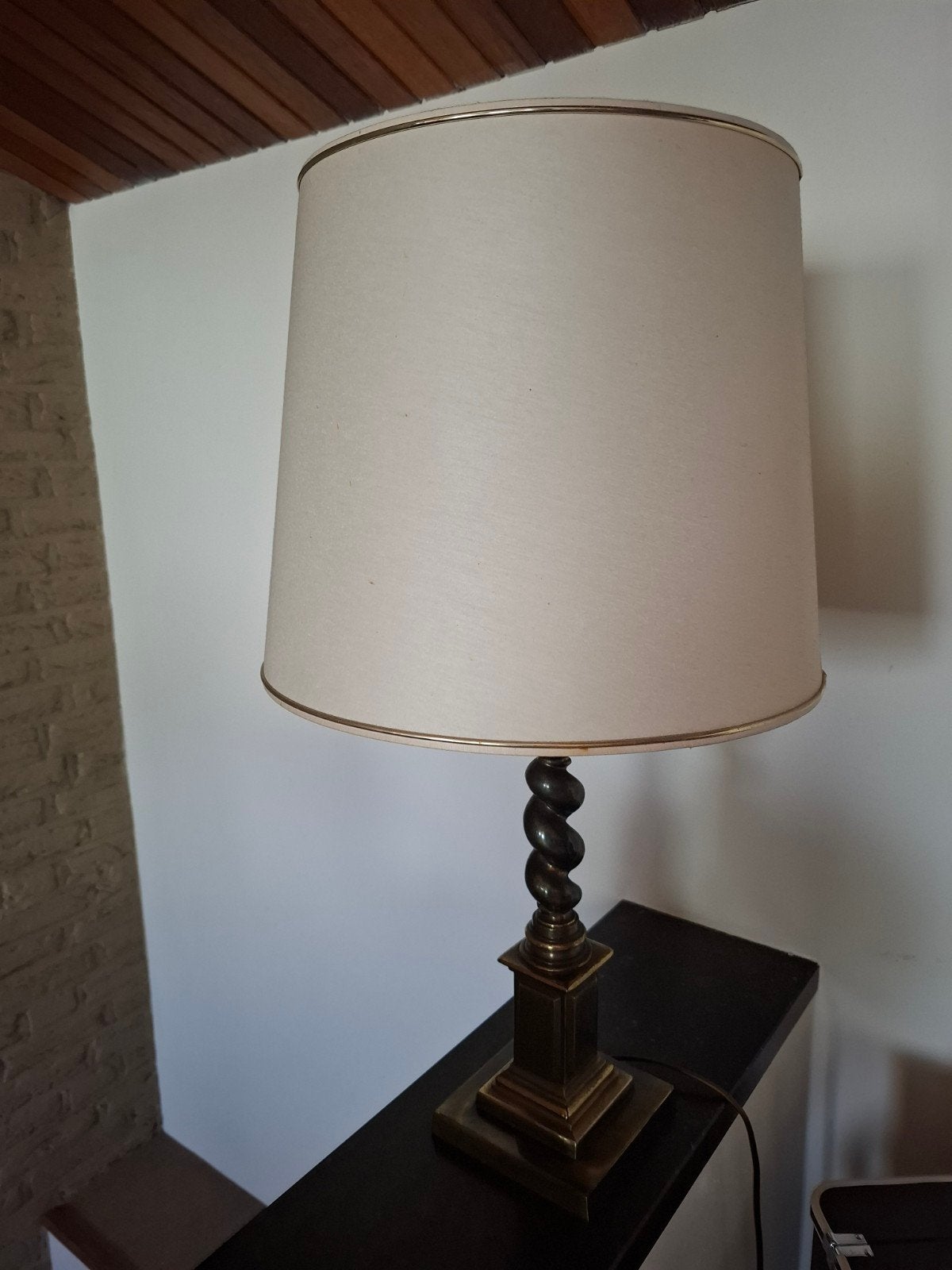 Vintage Tafellamp met Gedraaide Bronzen Voet en Stoffen Kap, Ophalen