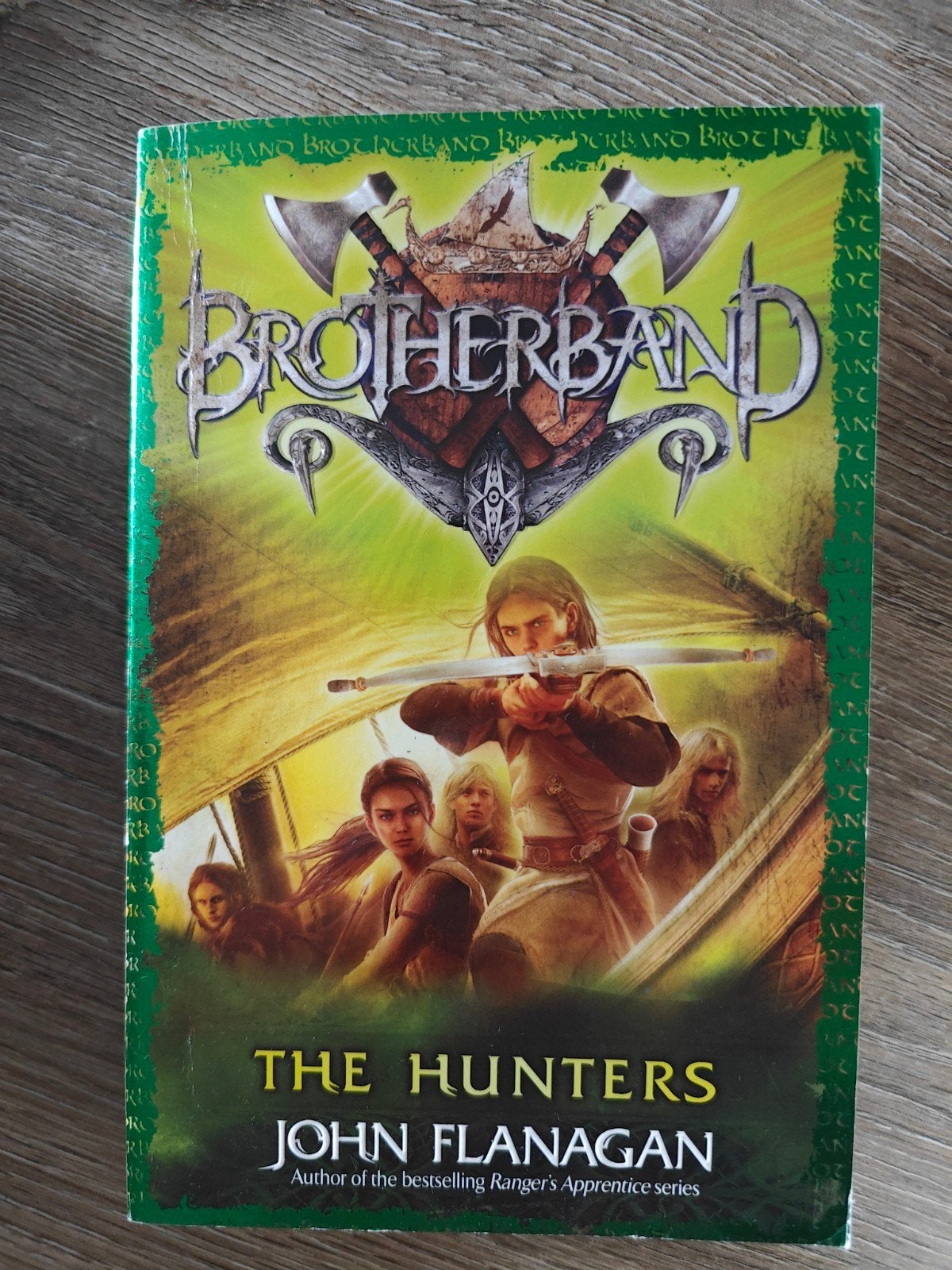 Brotherband: The Hunters - John Flanagan (Engels), Boeken, Ophalen of Verzenden, Gelezen, John Flanagan, Fictie