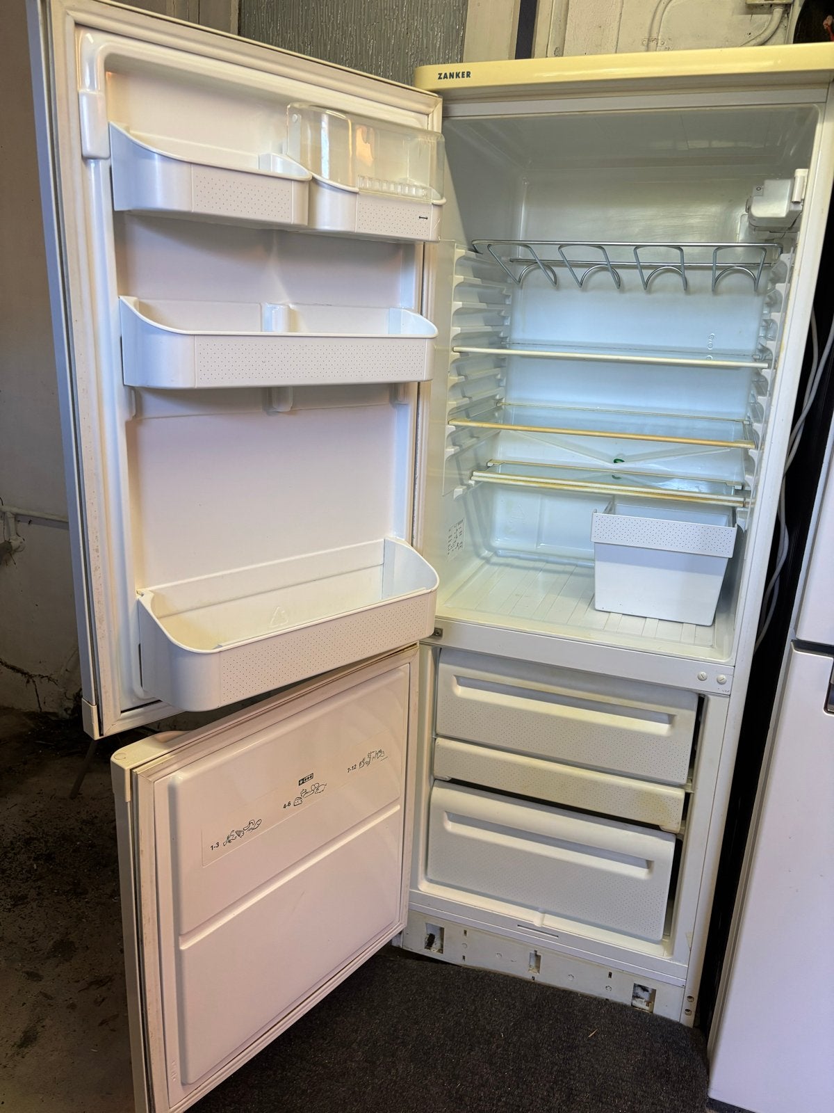 Bier koelkast met vriezer voor de frituur snacks, Witgoed en Apparatuur, Ophalen, Gebruikt, 200 liter of meer, 60 cm of meer