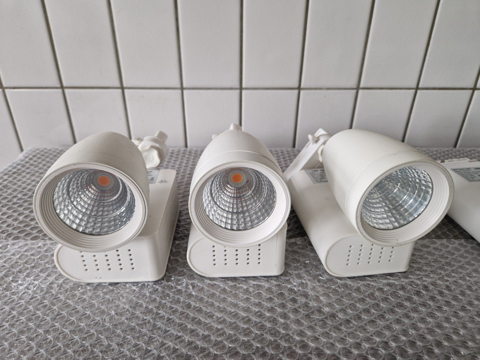 Foto 5 van Vleeslampen diverse maten met 10m geleiderail