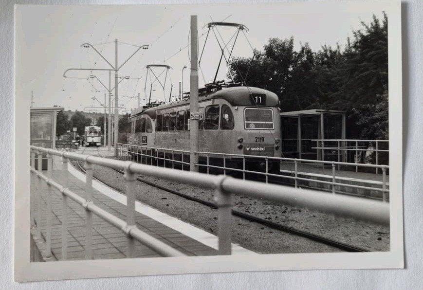109)Den Haag: PCC tram HTM bij halte Wouwermanstraat, 1960 tot 1980, Gebruikt, Foto, Ophalen of Verzenden