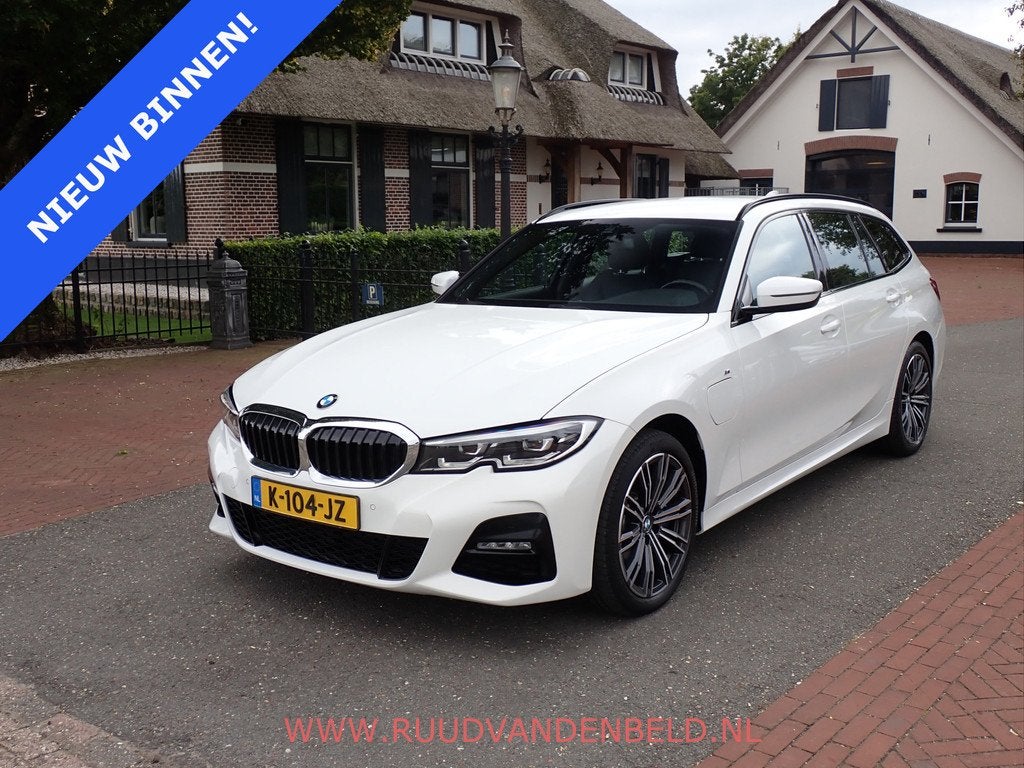 BMW 3 Serie Touring 330e M-PAKKET SHADOWLINE SPORTLEER/SFEER, 1998 cc, Achterwielaandrijving, Gebruikt, 4 cilinders