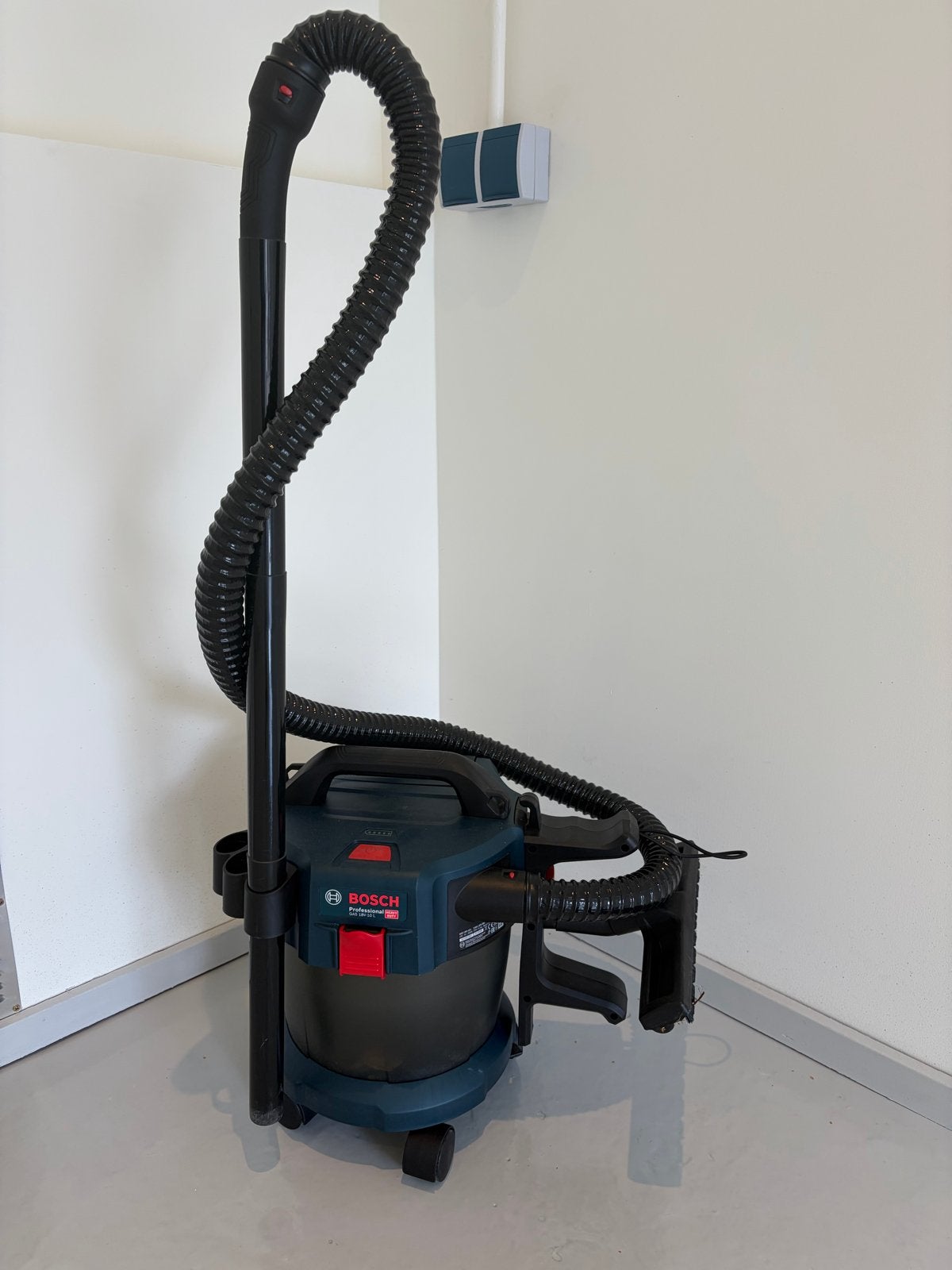 Bosch Professional 18V-10 L Accu Nat-/Droogzuiger, Ophalen, Gebruikt, Bosch, Draadloos
