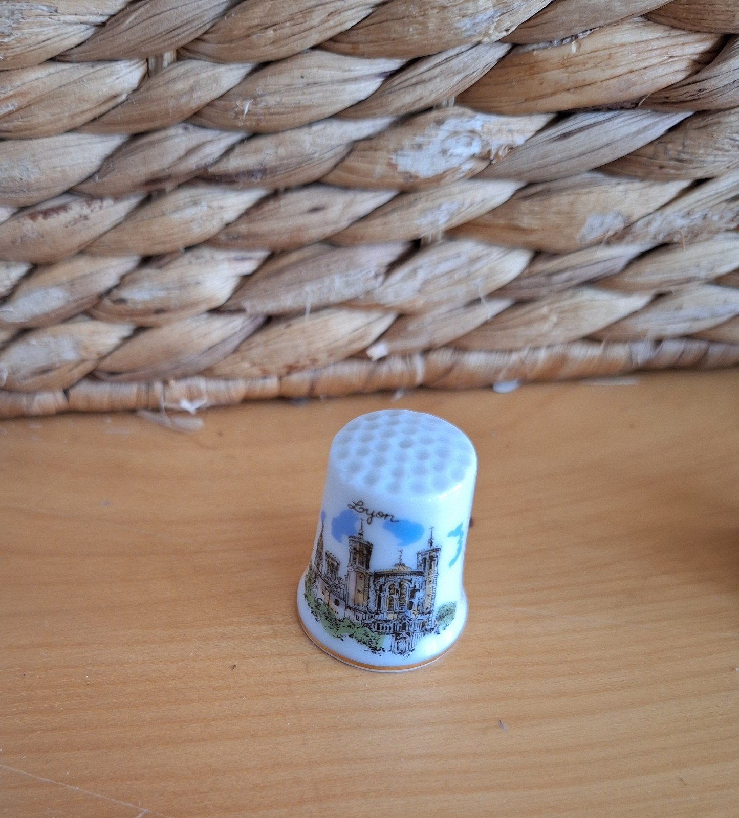 Vingerhoedje Lyon - Souvenir, Verzamelen, Vingerhoedjes, Ophalen of Verzenden, Zo goed als nieuw
