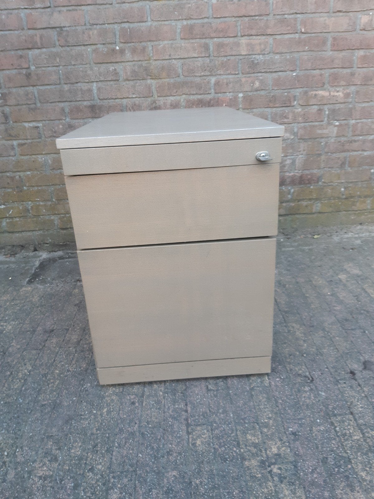 Kastje voor onder een buro of tafel, Ophalen, Gebruikt