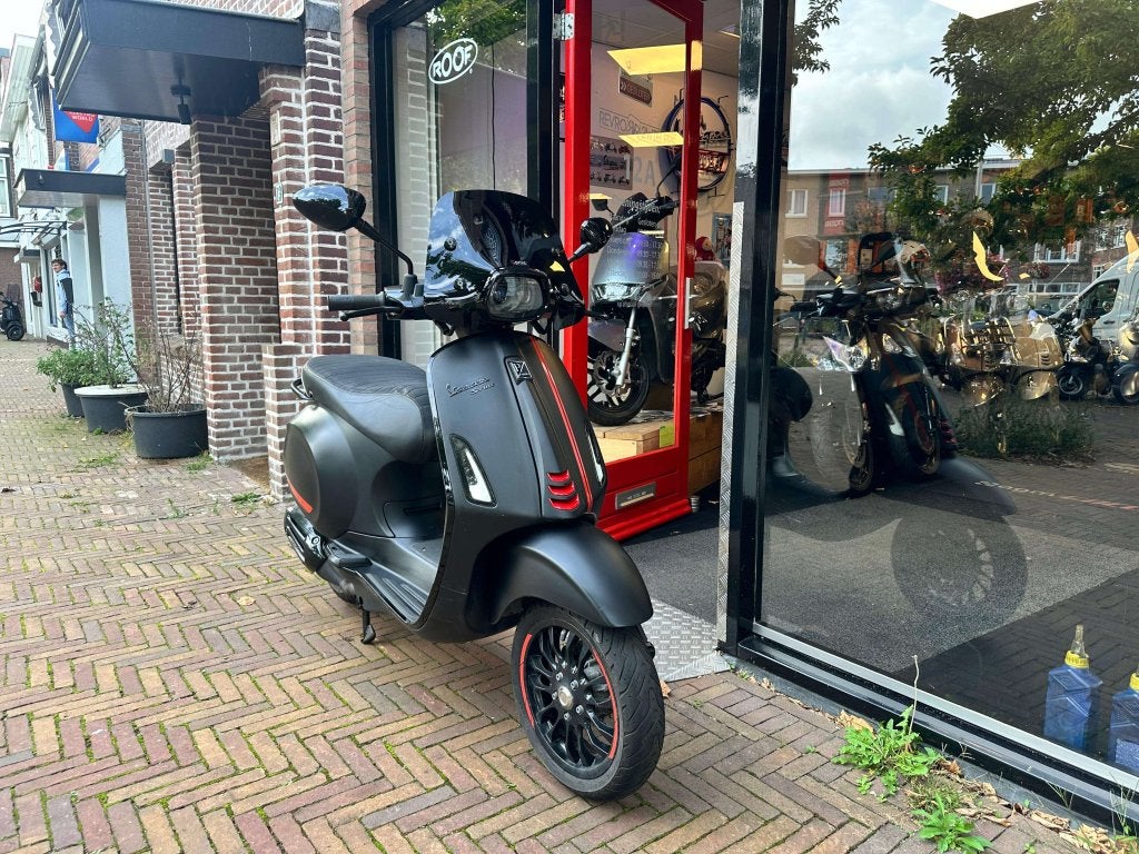 Piaggio Vespa Sprint E5 25 snor matzwart 2021 snorscooter, Fietsen en Brommers, Gebruikt, Overige modellen, Niet ingevuld, Benzine