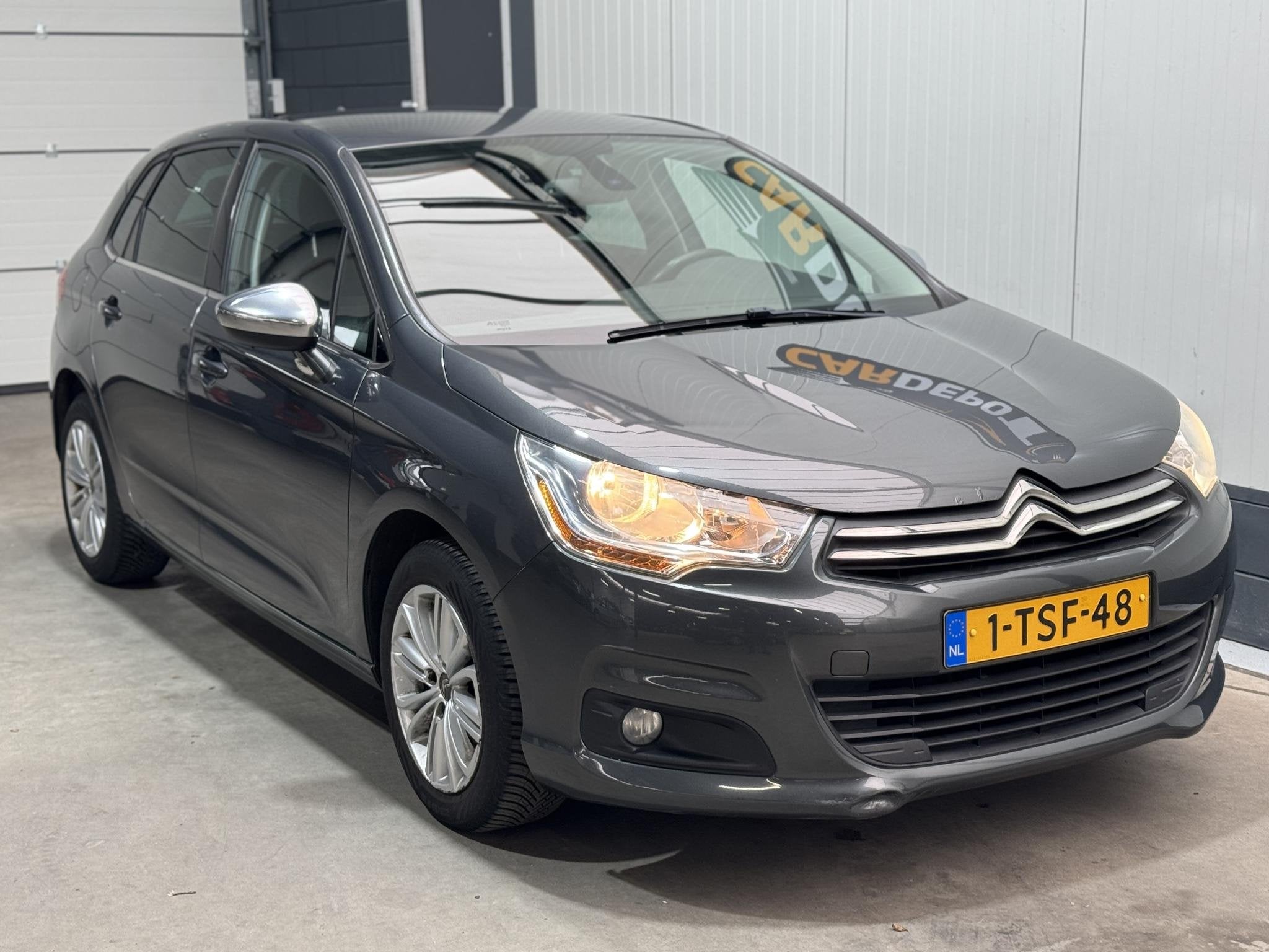 Citroen C4 1.2 PureTech Exclusive, Euro 6, 1199 cc, Leder en Stof, Origineel Nederlands