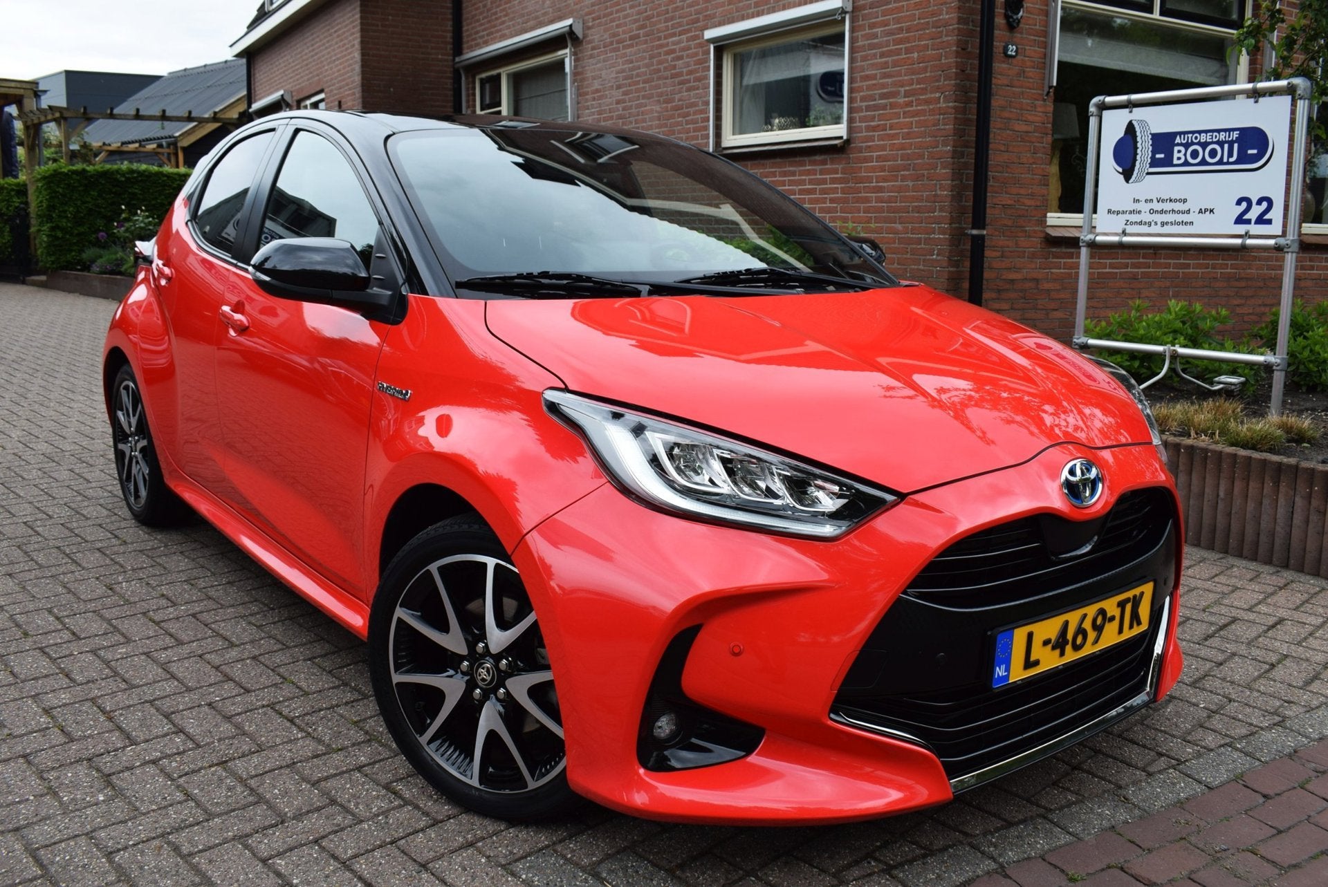 Toyota Yaris 1.5 Hybrid Launch Edition AUTOM/NAVI/ADAP-CRUIS, 450 kg, Gebruikt, 49 €/maand, 1490 cc