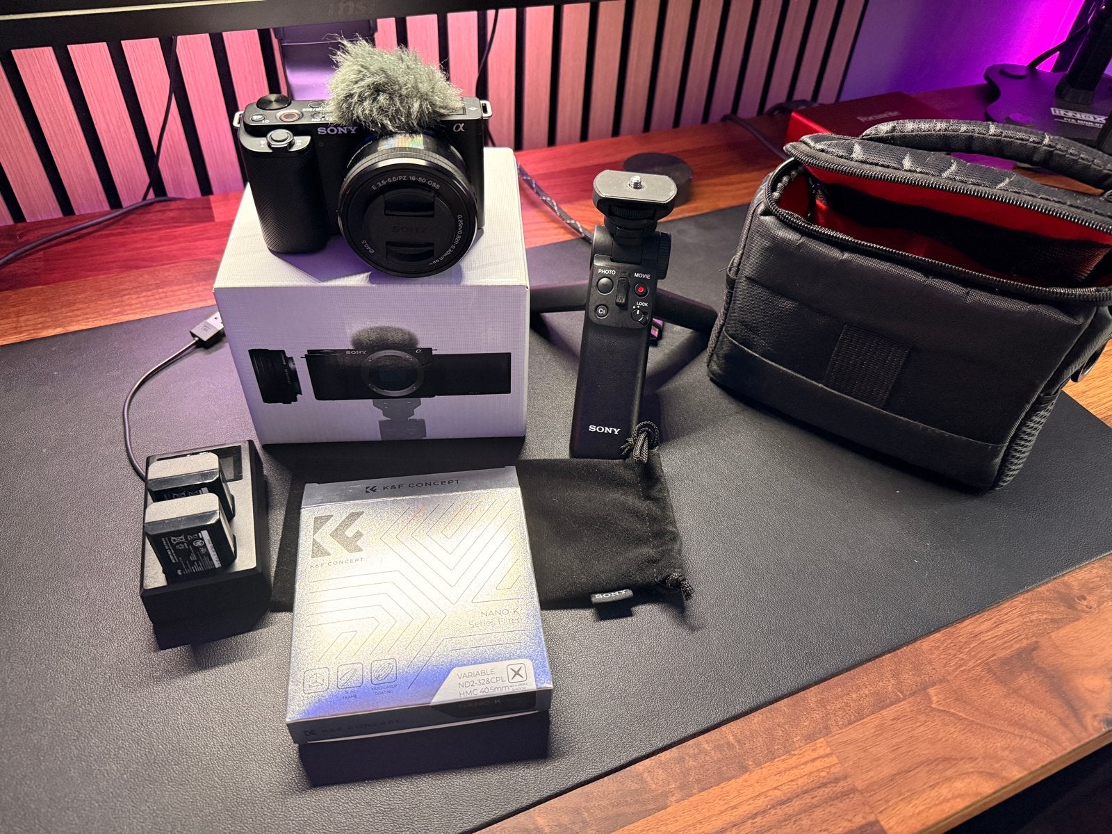 Sony ZV-E10 + 16-50mm + accessoires – complete set - ZGAN, Beeldstabilisatie, Ophalen of Verzenden, Zo goed als nieuw, Accu