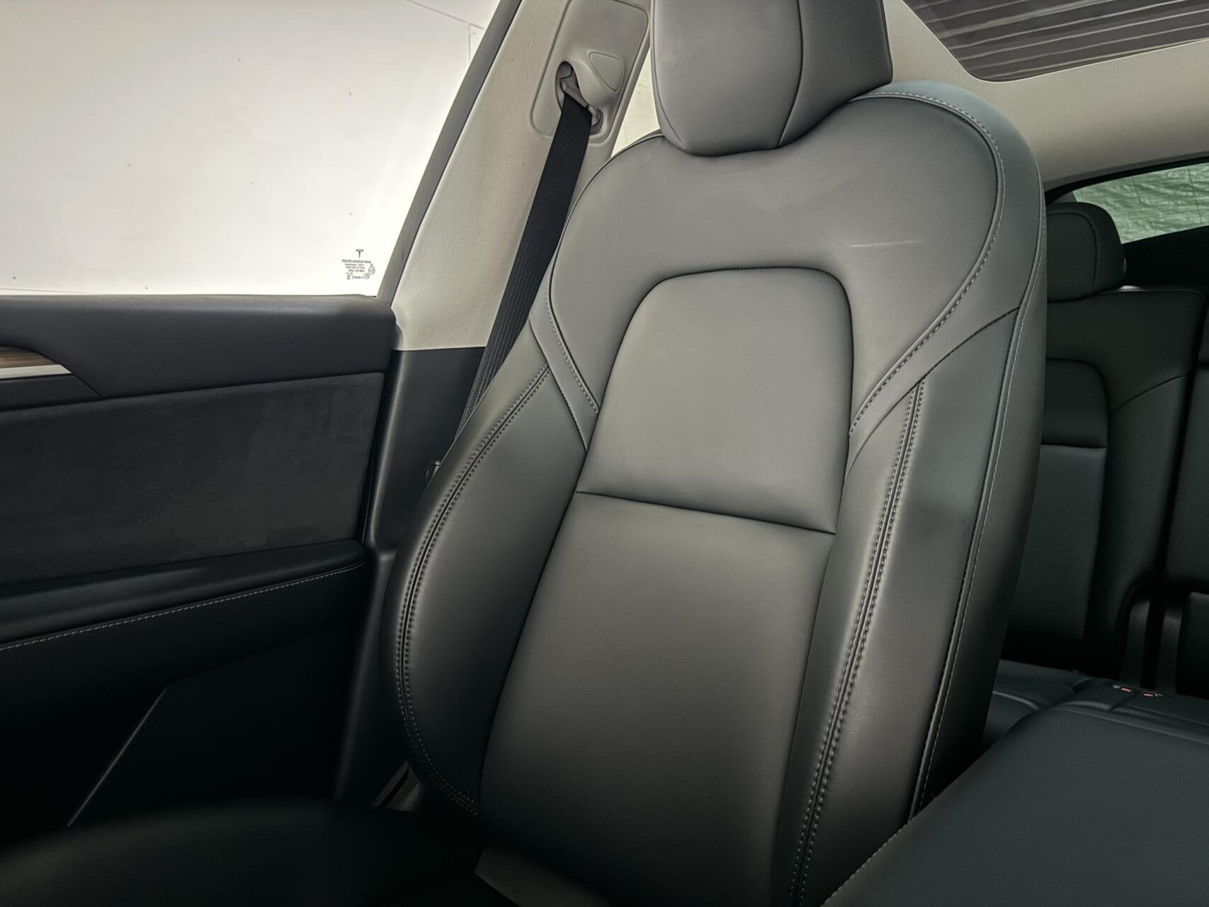 Foto 52 van Tesla Model Y RWD 58 kWh 92% SOH Black Edition Trekhaak FSD