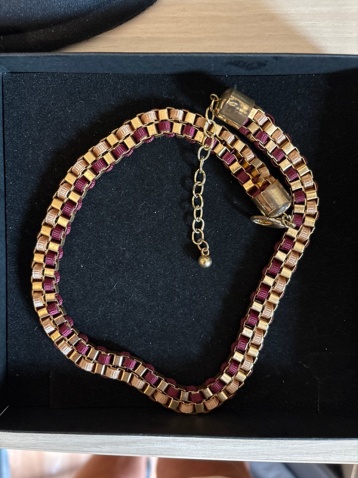 Gerry Weber Gouden Ketting met Bordeauxrode Details, Ophalen of Verzenden, Zo goed als nieuw, Goud, Overige materialen