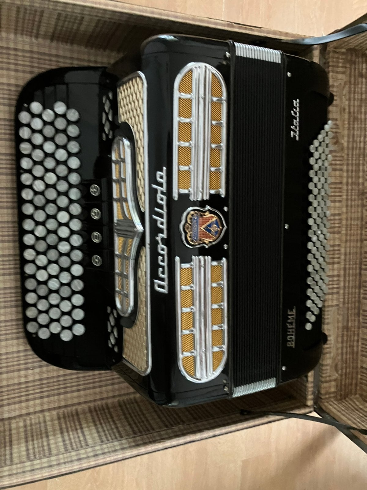Accordiola 96 bas B-griff, Ophalen, Met koffer, 96-bas, Knopaccordeon