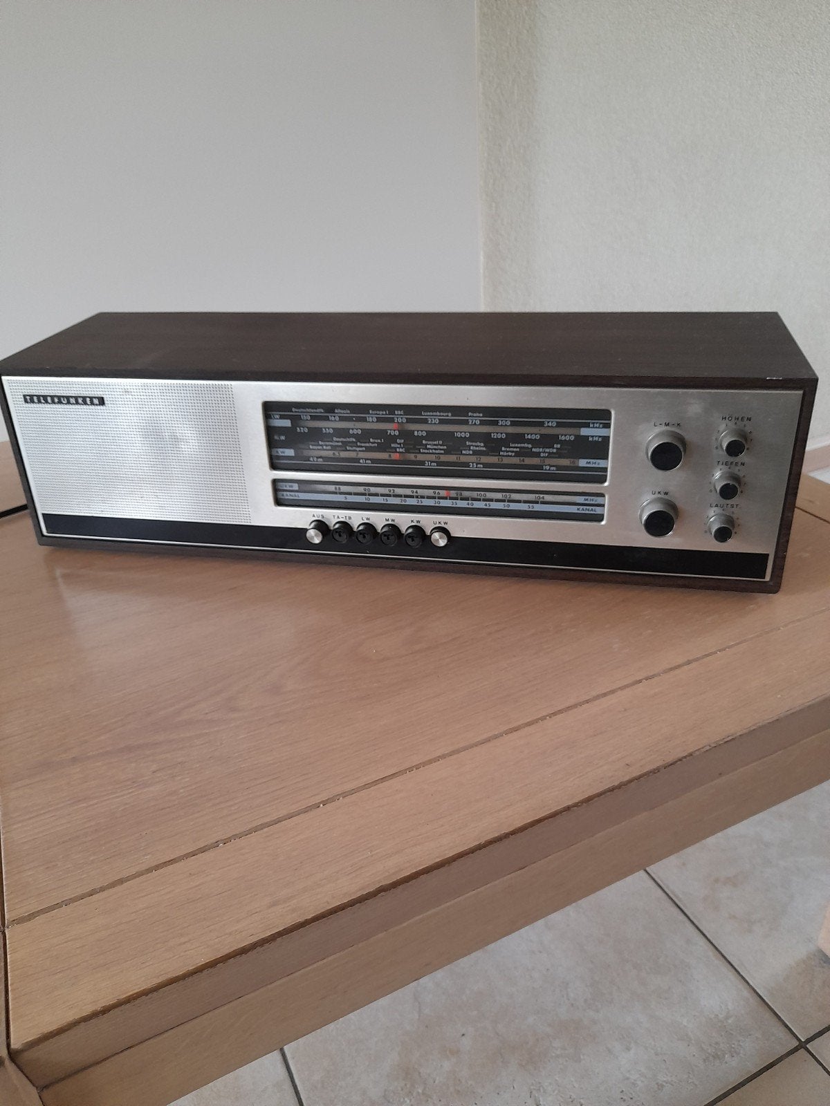Oude retro radio, Ophalen