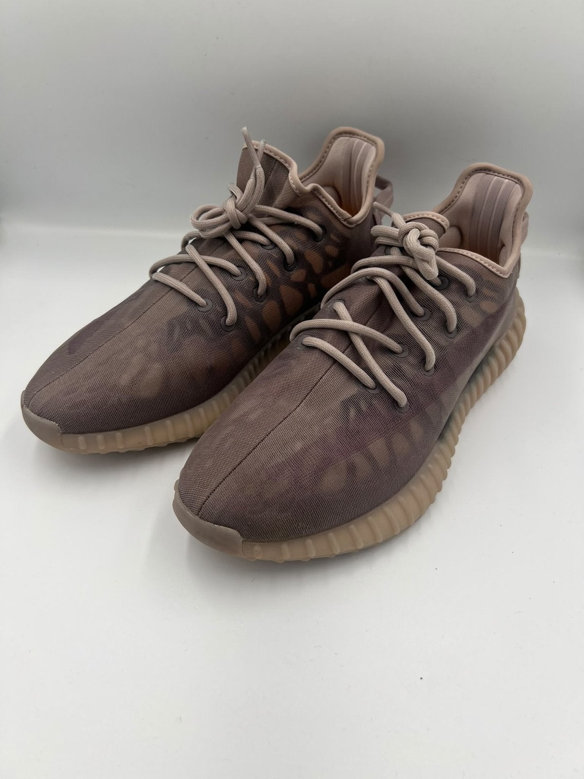 Yeezy Boost 350 V2 Mono Mist - Maat 46, Kleding | Heren, Bruin, Ophalen of Verzenden, Sneakers of Gympen, Zo goed als nieuw
