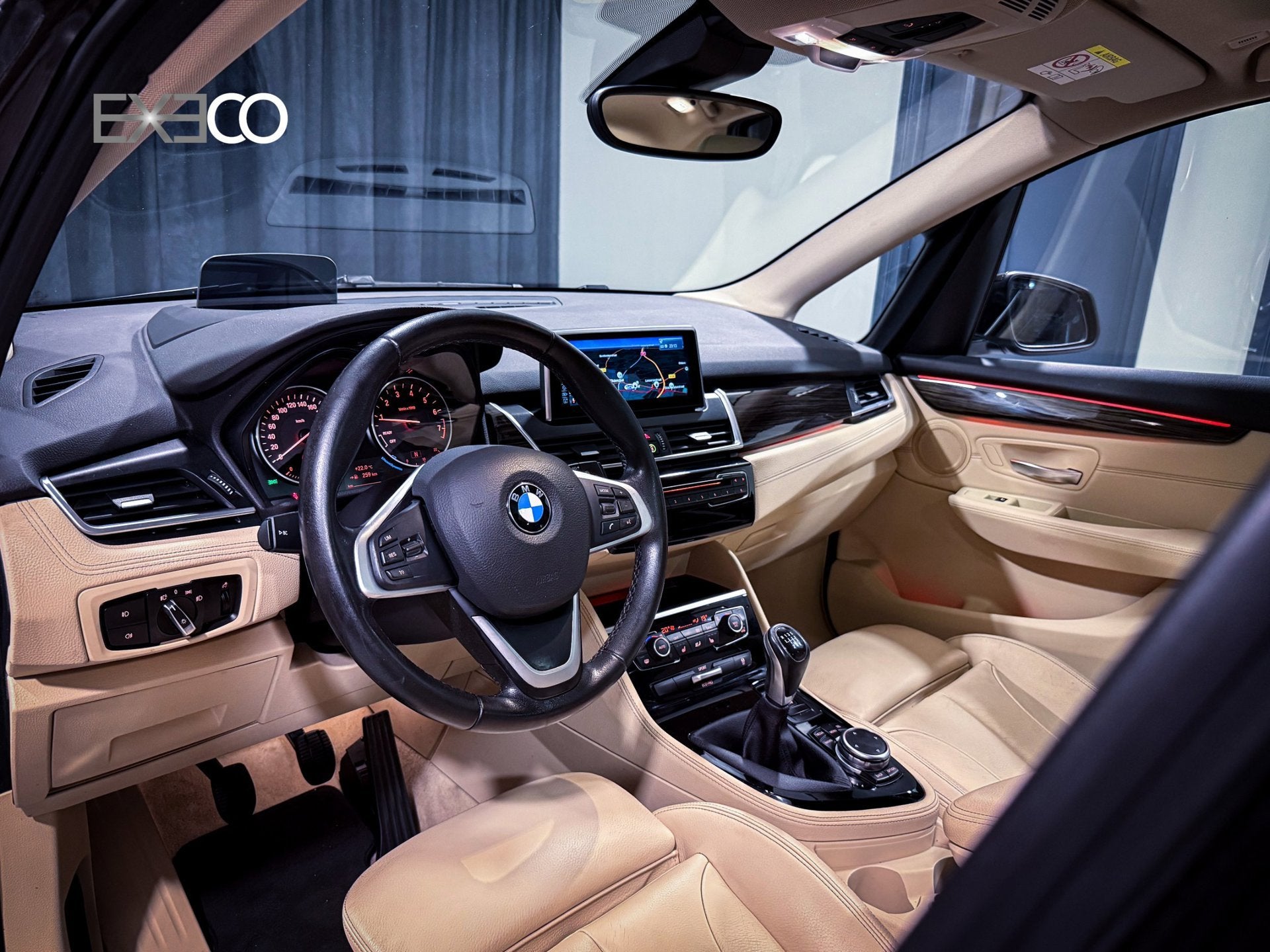 BMW 2-serie Active Tourer 218i Luxury |Pano|HUD|Leder|Sfeer|, Auto's, Voorwielaandrijving, 136 pk, Gebruikt, Bruin