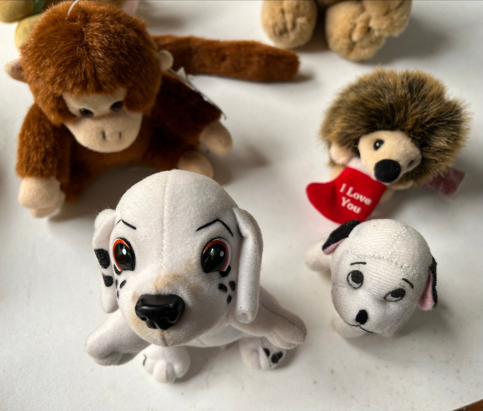 Diverse knuffels: Dalmatiërs, aap, egel en Tweety, Gebruikt, Overige merken, Disney, Middelgroot (20 tot 80 cm)