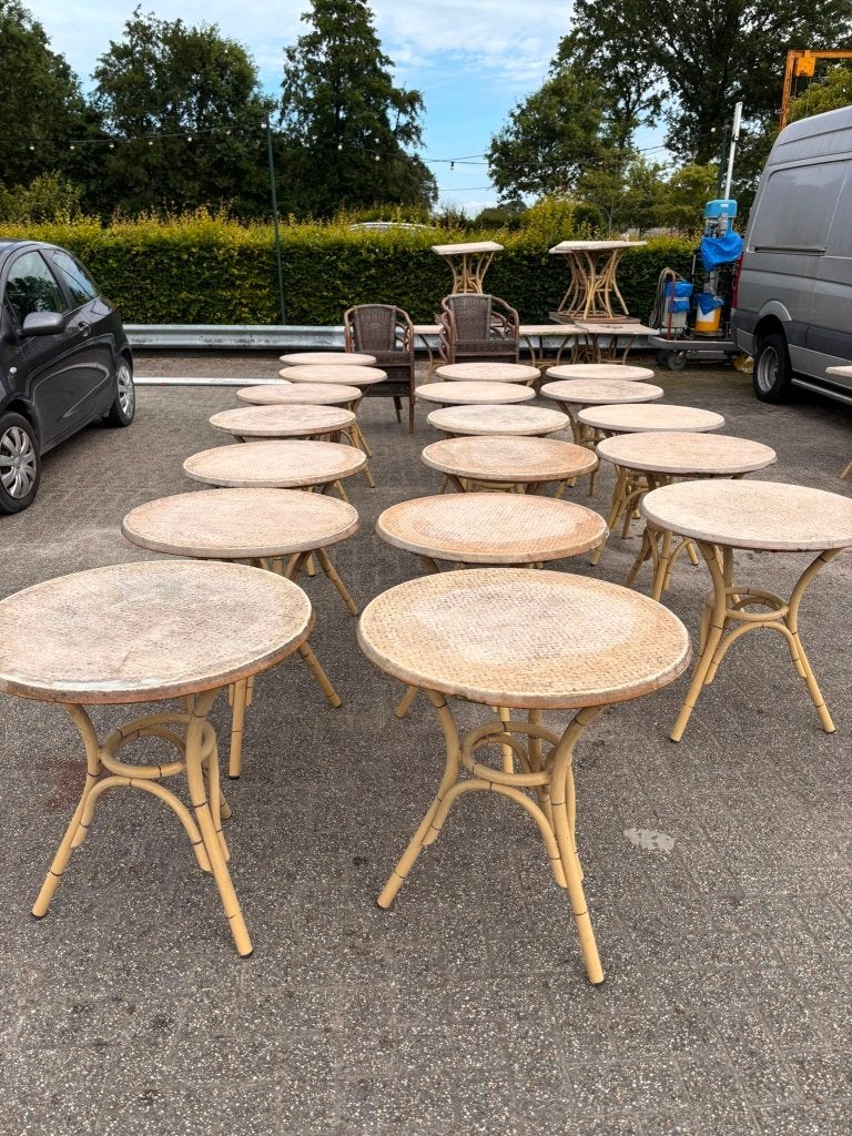 Terras tafels, Ophalen