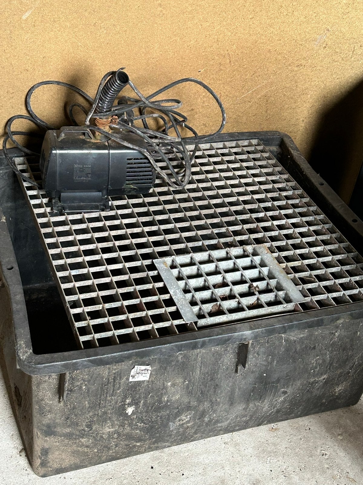 waterelement bak met rooster en pomp, Ophalen of Verzenden, Gebruikt, Elektrisch, Dompelpomp