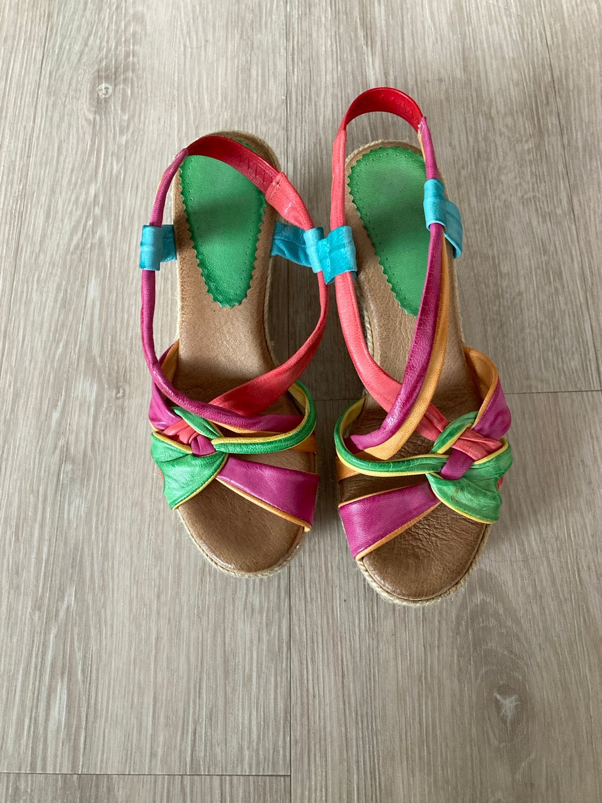 Kleurrijke sleehak sandalen - Maat 38, Ophalen of Verzenden, Gedragen, Overige kleuren, Sandalen of Muiltjes