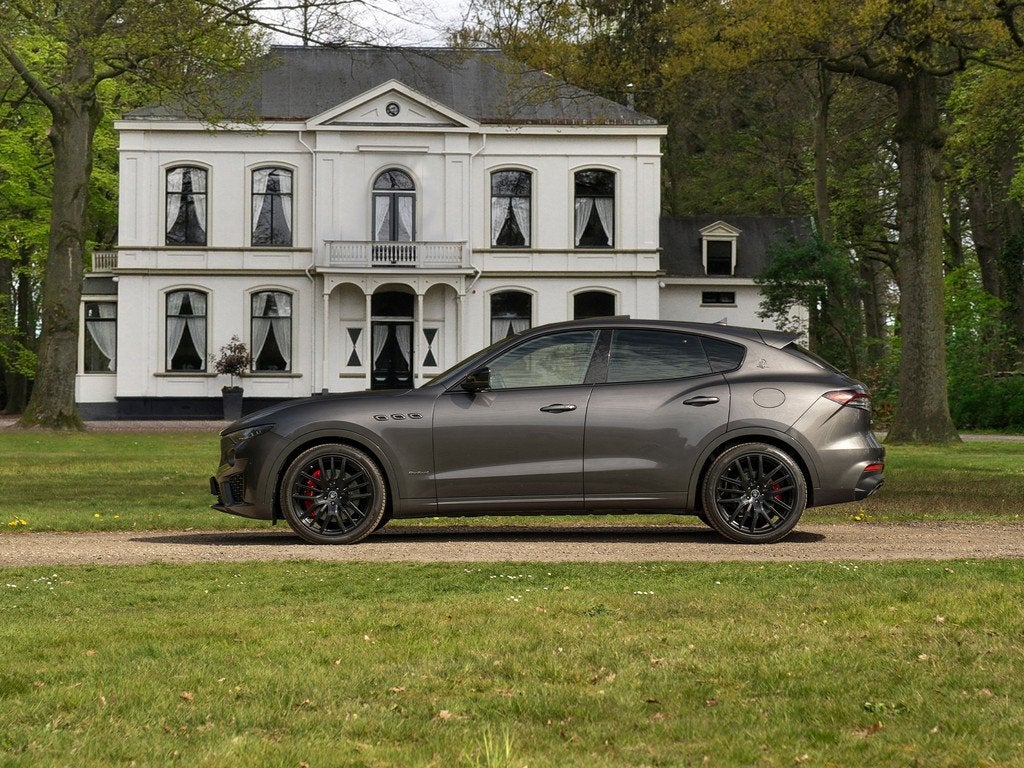 Maserati Levante 3.0 V6 S AWD 430pk GranSport Facelift | Pan, Auto's, Maserati, Automaat, 430 pk, Gebruikt, Zwart