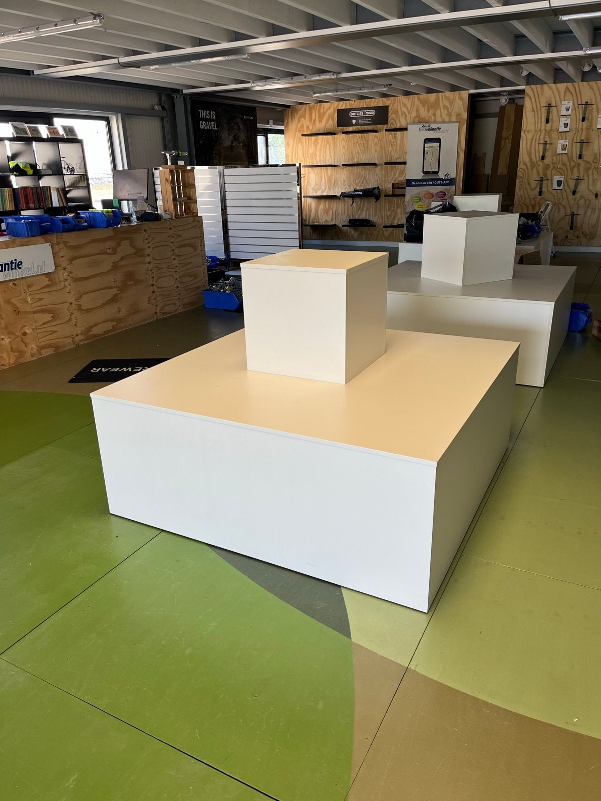 Showblokken op wieltjes - Ideaal voor winkelpresentatie, Zakelijke goederen, Ophalen, Maatwerk, Gebruikt, Inrichting
