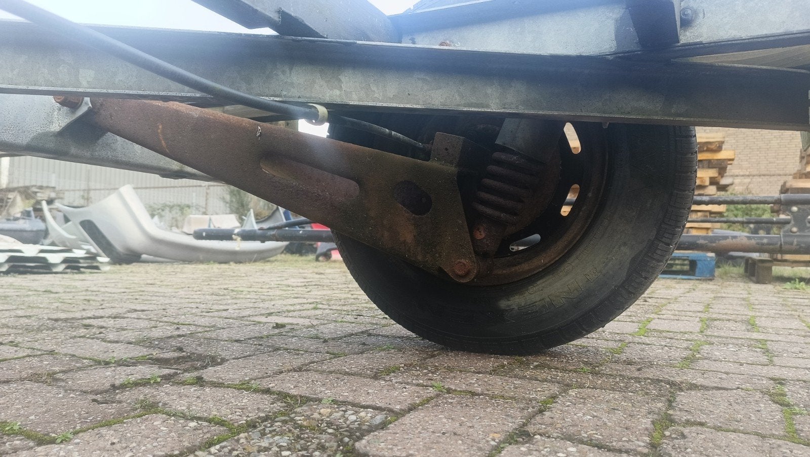 aanhanger / caravan onderstel geveerd, Ophalen