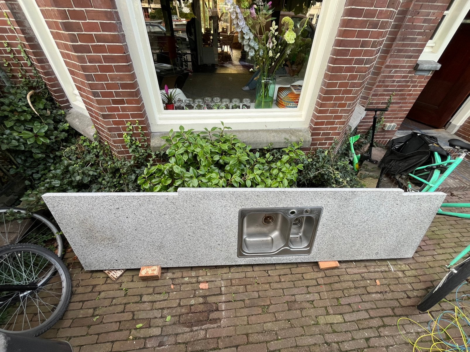 Keukenblad steen grijs/zwart 2 stuks onbeschadigd, Ophalen, 200 cm of meer, 50 tot 100 cm, Zo goed als nieuw