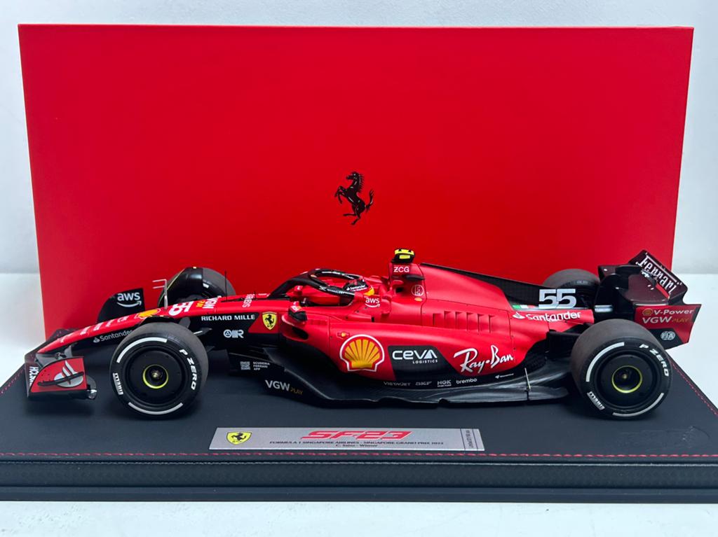 1:18 BBR F1 Ferrari SF-23 Carlos Sainz Singapore GP Win 2023, Ophalen of Verzenden, Zo goed als nieuw, Auto, Overige merken