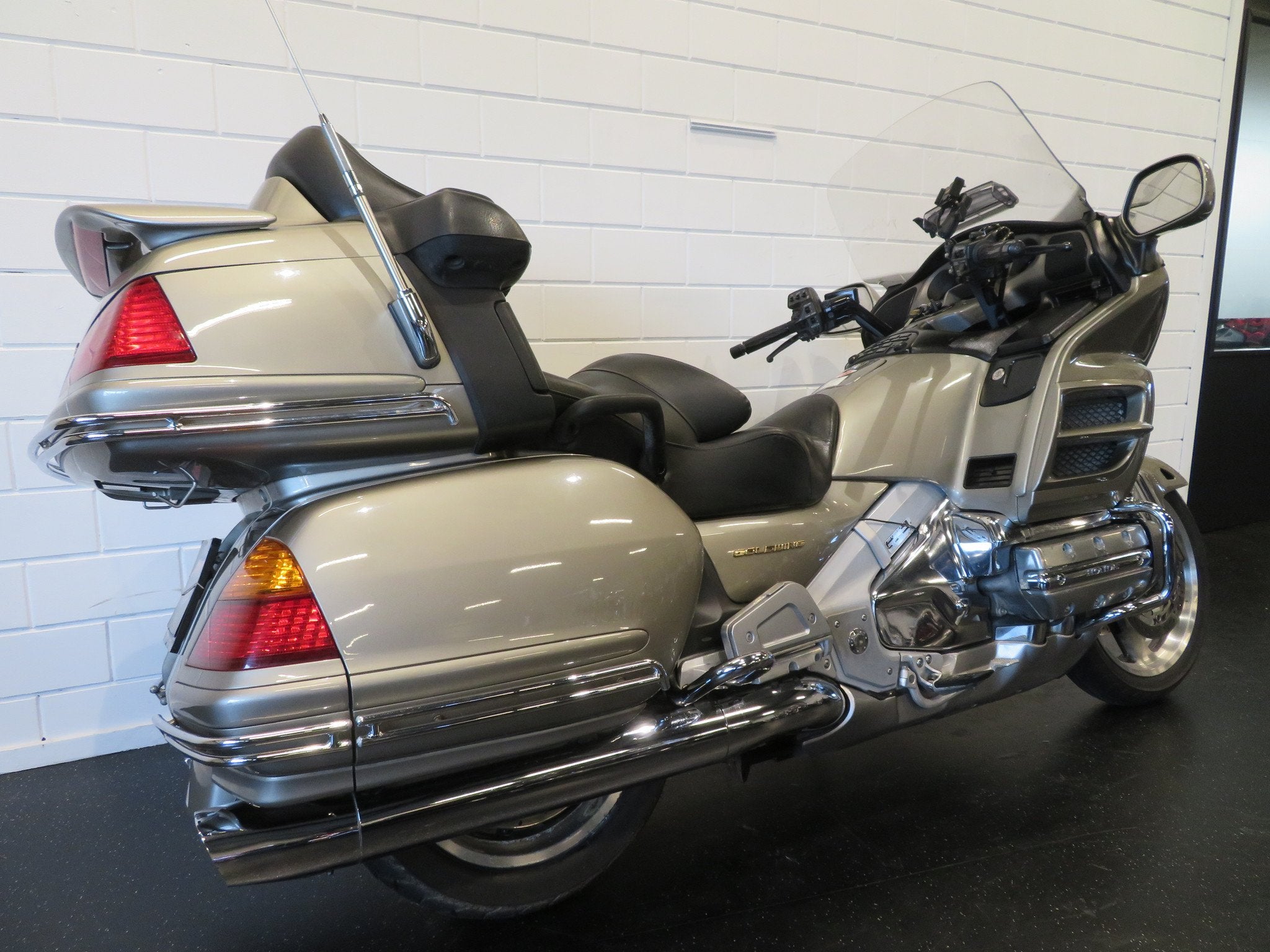 Honda GL 1800 GOLDWING ZEER VOL EN STRAK! (bj 2004), Toermotor, Gebruikt, Bedrijf