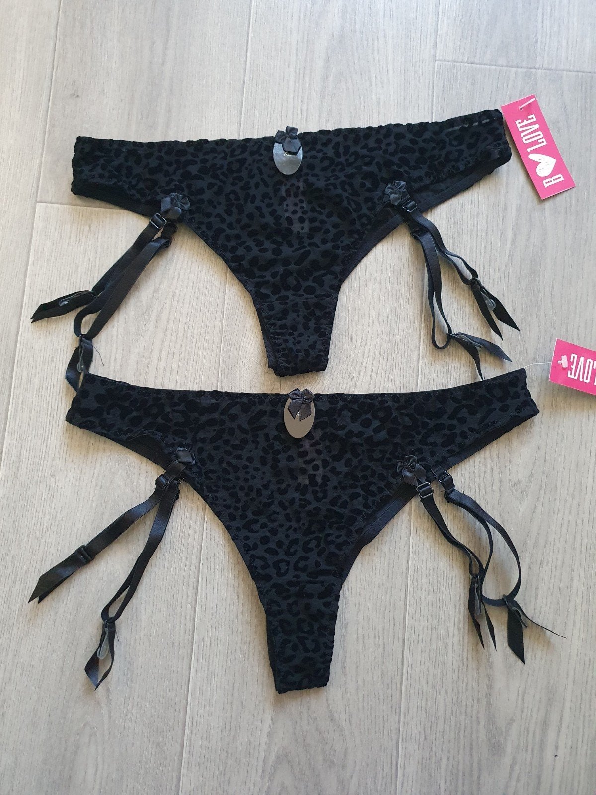 Twee zwarte jarretel panterprint strings Maat XL, Verzenden, Zwart, String