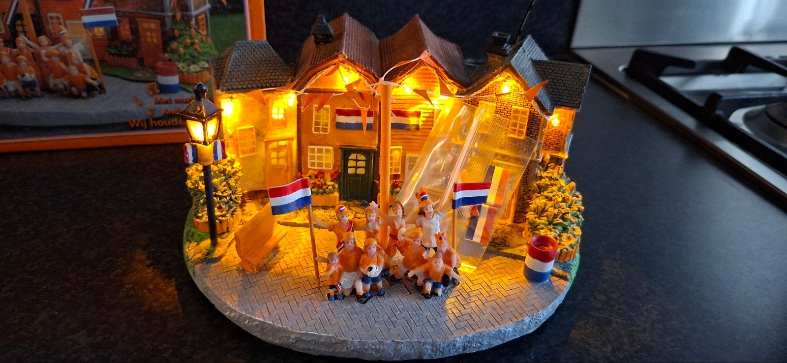 Oranje dorp met licht, geluid en Andre Hazes muziek, Verzamelen, Overige Verzamelen, Ophalen of Verzenden