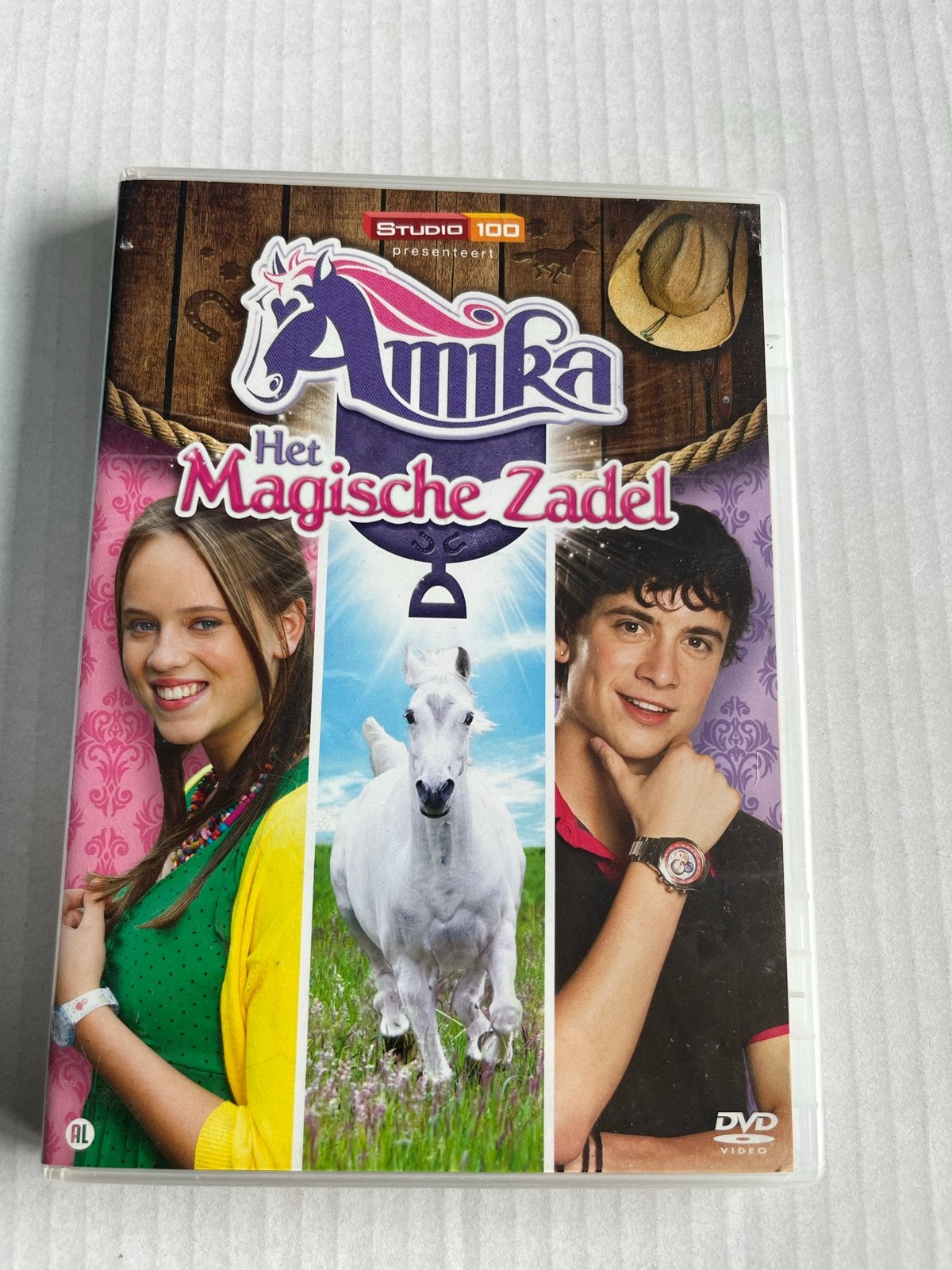 Amika: Het Magische Zadel DVD - Studio 100, Gebruikt, Alle leeftijden, Familie, Film