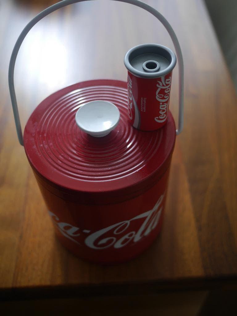 coca cola, mark tegd. ijskoelb box + puntenslijper., Ophalen of Verzenden, Zo goed als nieuw, Gebruiksvoorwerp