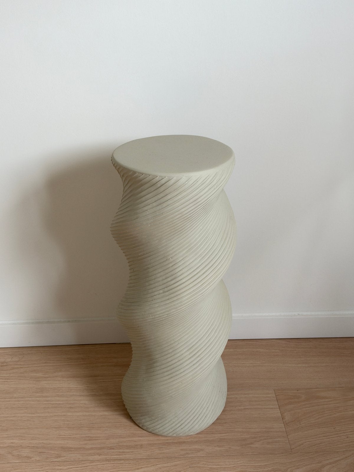 Bijzettafel Kwantum - Crème Spiraal Design, Overige materialen, Minder dan 55 cm, Ophalen of Verzenden, Zo goed als nieuw